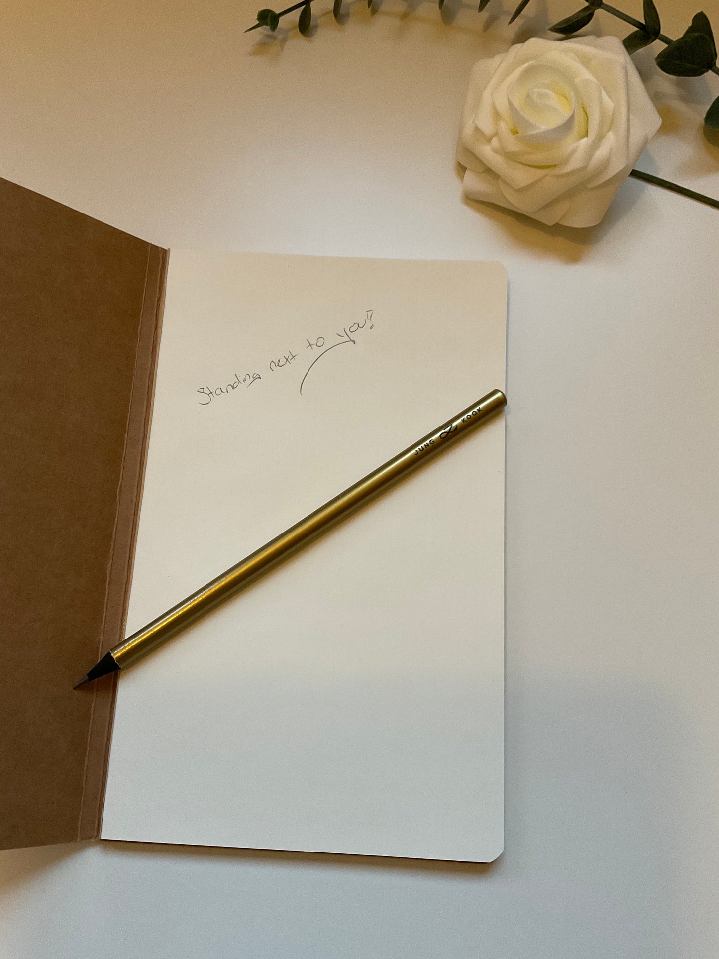 Jungkook Goldener Bleistift